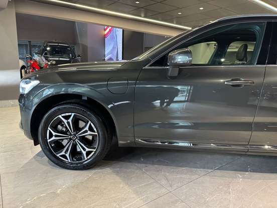 VOLVO-XC60-2021