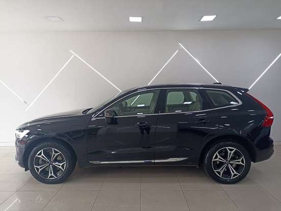 VOLVO-XC60-2021