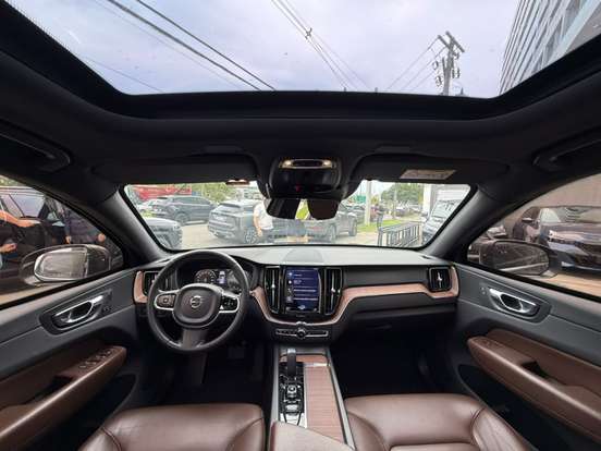 VOLVO-XC60-2021