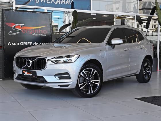 VOLVO XC60 2.0 T8 HYBRID MOMENTUM AWD GEARTRONIC