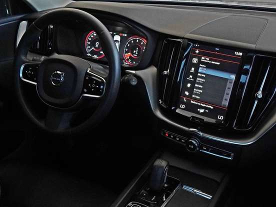 VOLVO-XC60-2020