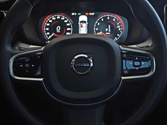 VOLVO-XC60-2.0 T8 HYBRID MOMENTUM AWD GEARTRONIC VOLVO-XC60-2020