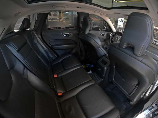 VOLVO-XC60-2020