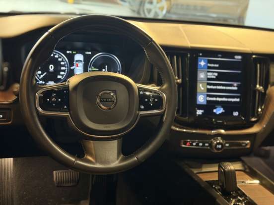 VOLVO-XC60-2021