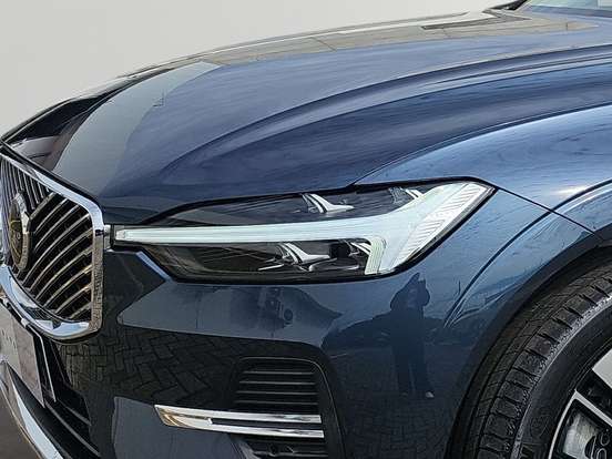 VOLVO-XC60-2025