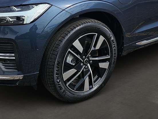 VOLVO-XC60-2025