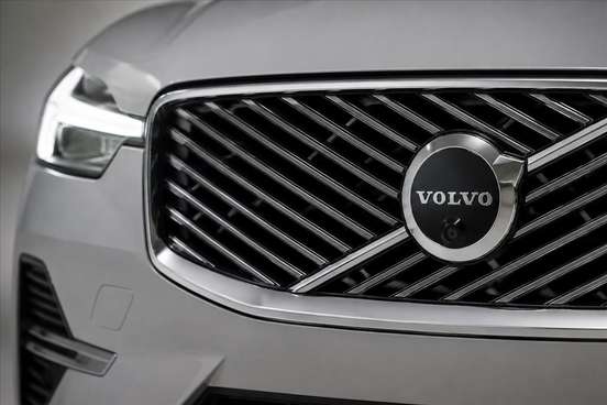 VOLVO-XC60-2025