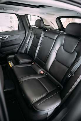 VOLVO-XC60-2025