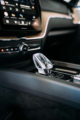 VOLVO-XC60-2025