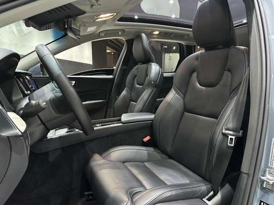 VOLVO-XC60-2021