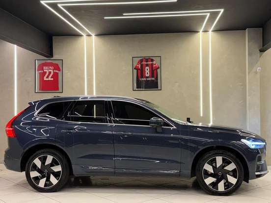VOLVO-XC60-2024