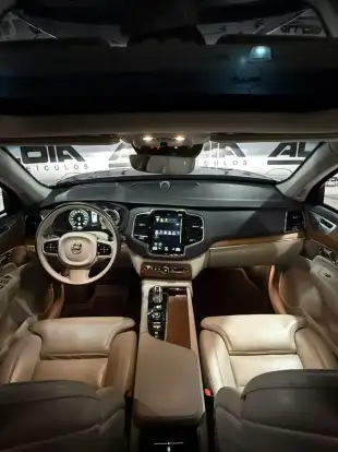 VOLVO-XC90-2018