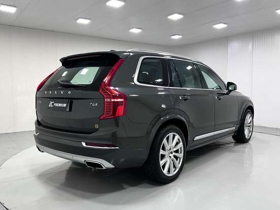 VOLVO-XC90-2017