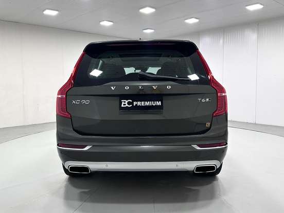 VOLVO-XC90-2017