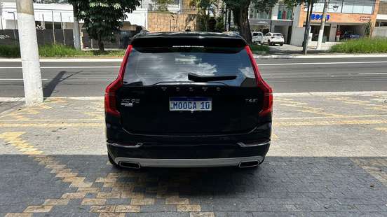 VOLVO-XC90-2018