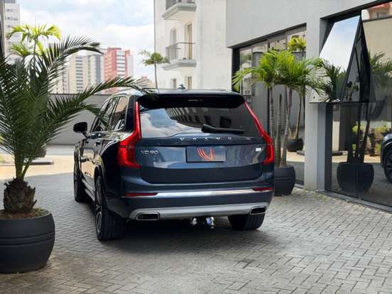 VOLVO-XC90-2021