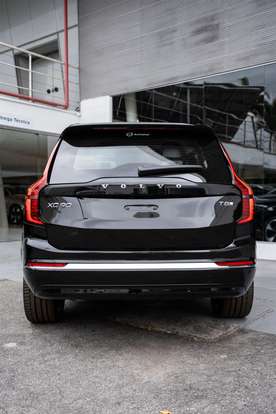 VOLVO-XC90-2025