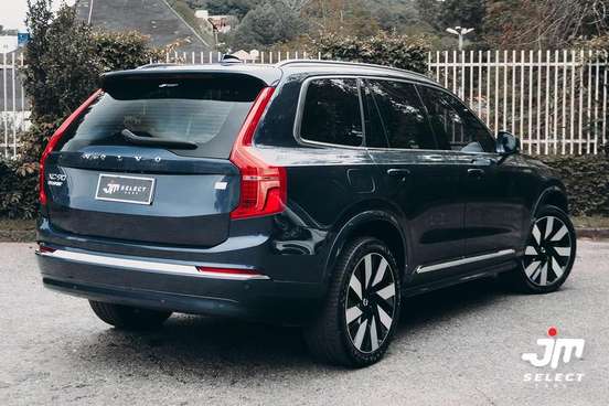 VOLVO-XC90-2023