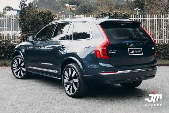VOLVO-XC90-2023