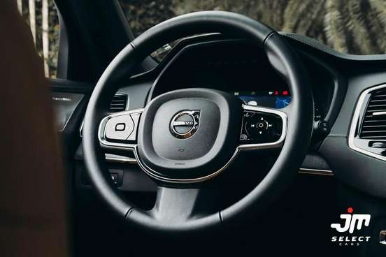 VOLVO-XC90-2023