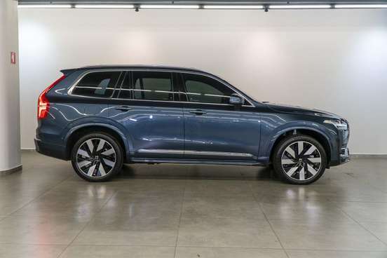 VOLVO-XC90-2023