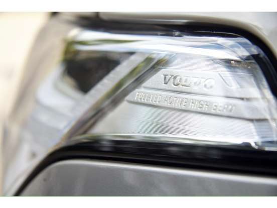 VOLVO-XC90-2023