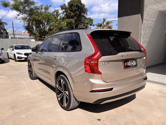 VOLVO-XC90-2022