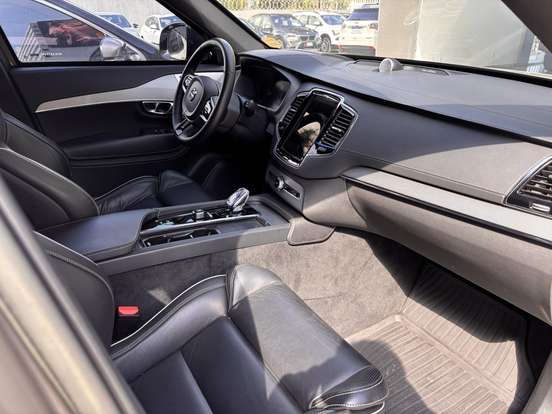 VOLVO-XC90-2022