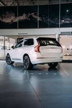 VOLVO-XC90-2025