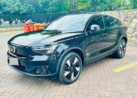 VOLVO-C40-2023