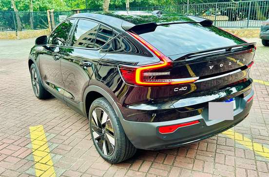 VOLVO-C40-2023