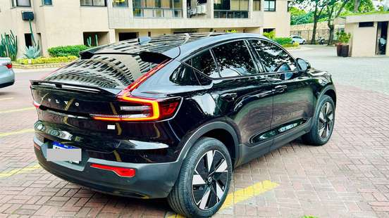 VOLVO-C40-2023