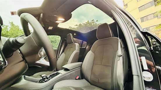 VOLVO-C40-2023