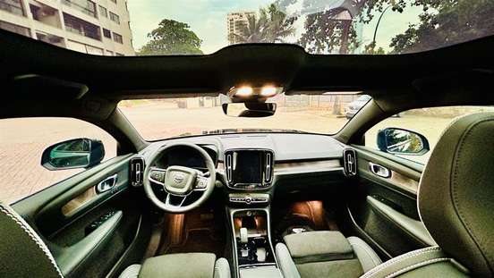 VOLVO-C40-2023