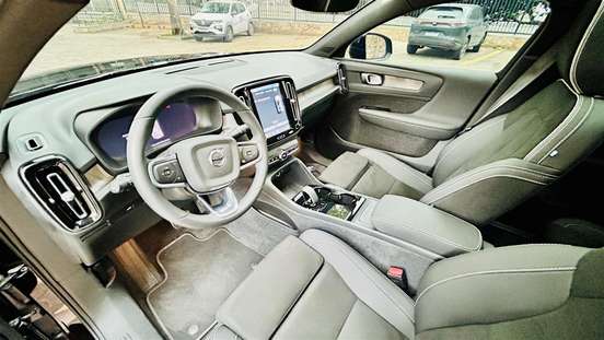VOLVO-C40-2023