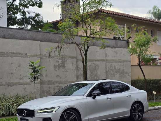 VOLVO-S60-2.0 T8 R-DESIGN HÍBRIDO 4P AUTOMÁTICO VOLVO-S60-2019