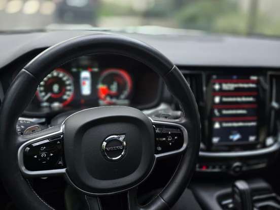 VOLVO-S60-2.0 T8 R-DESIGN HÍBRIDO 4P AUTOMÁTICO VOLVO-S60-2019