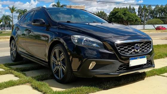 VOLVO V40 2.0 T5 CROSS COUNTRY AWD TURBO GASOLINA 4P AUTOMÁTICO