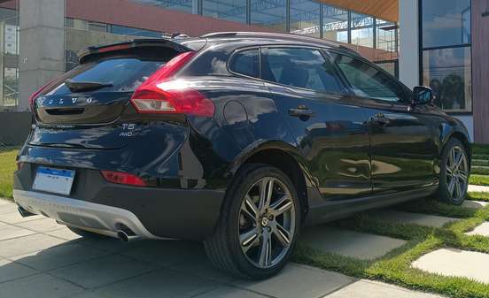 VOLVO-V40-2013