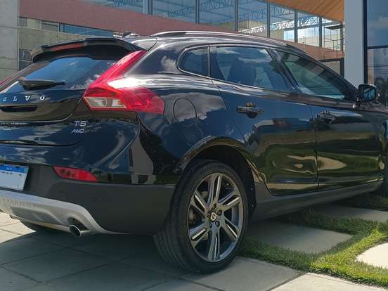 VOLVO-V40-2.0 T5 CROSS COUNTRY AWD TURBO GASOLINA 4P AUTOMÁTICO VOLVO-V40-2013