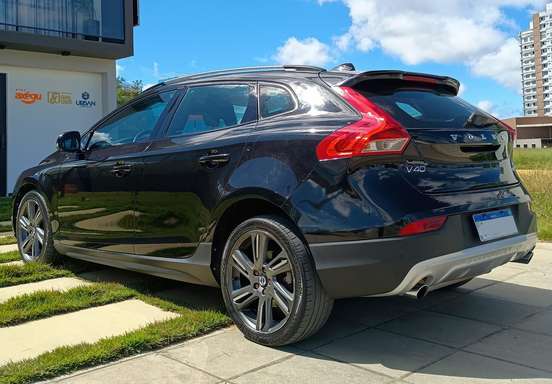 VOLVO-V40-2013