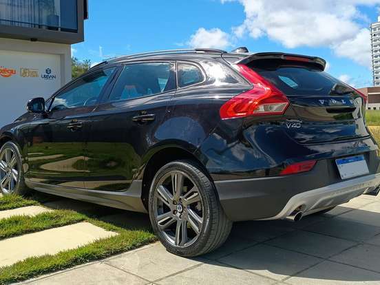 VOLVO-V40-2.0 T5 CROSS COUNTRY AWD TURBO GASOLINA 4P AUTOMÁTICO VOLVO-V40-2013