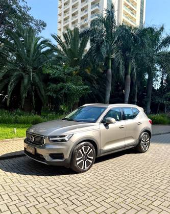 VOLVO XC40 1.5 T5 RECHARGE MOMENTUM GEARTRONIC