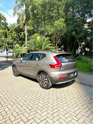 VOLVO-XC40-2021