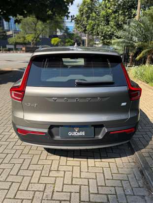 VOLVO-XC40-2021