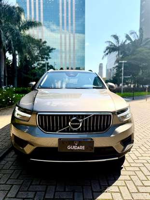 VOLVO-XC40-2021