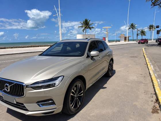 VOLVO XC60 2.0 T8 HYBRID MOMENTUM AWD GEARTRONIC