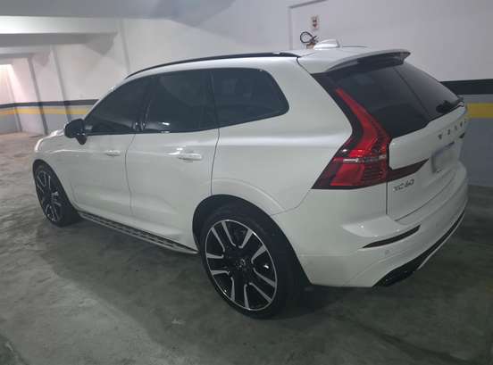 VOLVO-XC60-2018