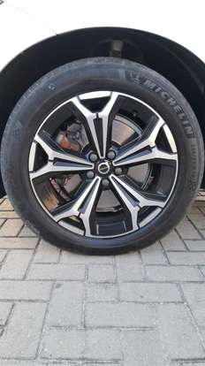 VOLVO-XC60-2022