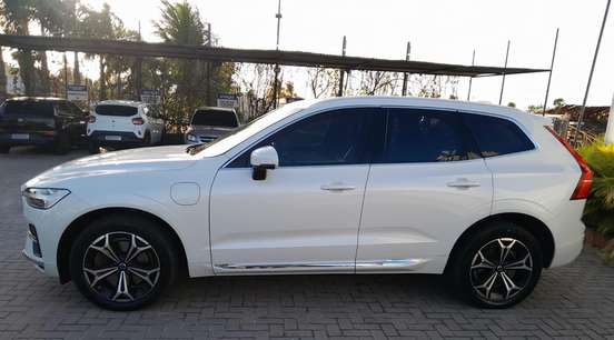 VOLVO-XC60-2022